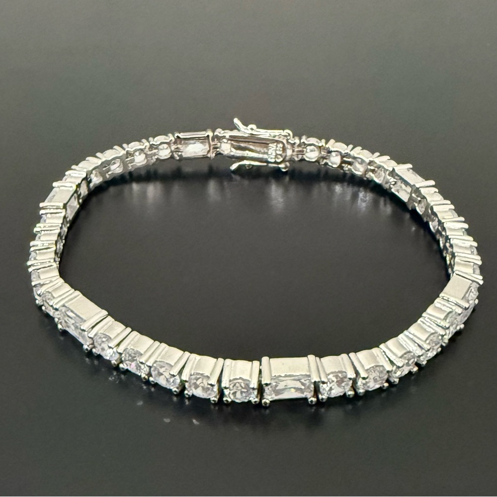 925 Sterling Silver Clear CZ Round & Princess Cut 7.75” Tennis Bracelet 17g.